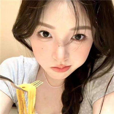 穿成极品老妇只想当咸鱼